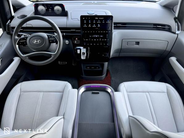Hyundai Staria I с пробегом 2025 года, цена 8 990 000 рублей, 14900 км, минивэн, Автокод Объявления