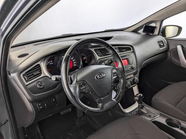 Kia Ceed II Рестайлинг с пробегом 2017 года, цена 1 320 000 рублей, 143061 км, хэтчбек, Автокод Объявления
