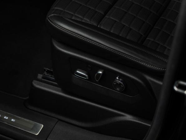 Cadillac Escalade V с пробегом 2022 года, цена 17 800 000 рублей, 42 км, внедорожник, Автокод Объявления