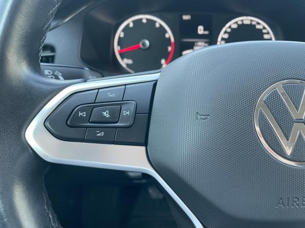 Volkswagen Polo VI с пробегом 2021 года, цена 1 680 000 рублей, 68690 км, лифтбек, Автокод Объявления