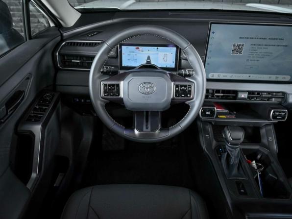 Toyota RAV4 VI (XA60) с пробегом 2025 года, цена 4 070 000 рублей, 40 км, внедорожник, Автокод Объявления