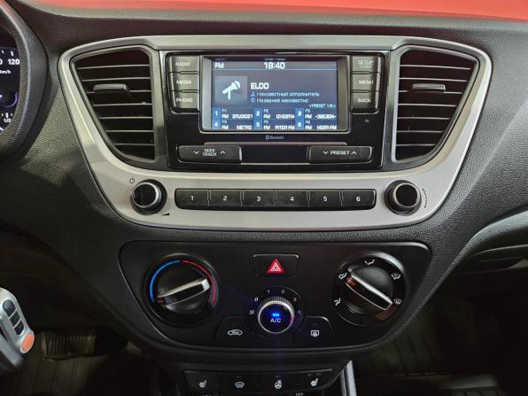 Hyundai Solaris II с пробегом 2018 года, цена 1 245 000 рублей, 122539 км, седан, Автокод Объявления