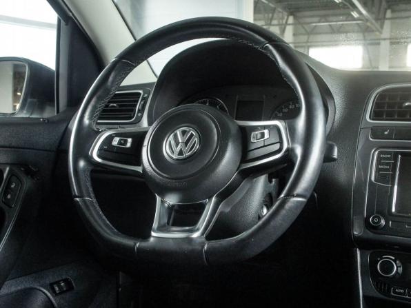 Volkswagen Polo V Рестайлинг с пробегом 2019 года, цена 1 199 000 рублей, 75000 км, седан, Автокод Объявления