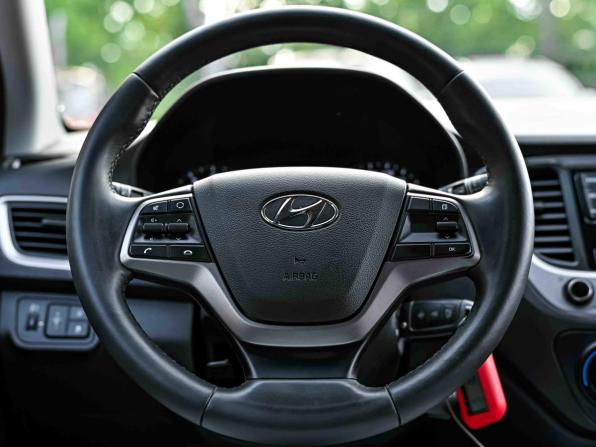 Hyundai Solaris II с пробегом 2017 года, цена 1 215 000 рублей, 135000 км, седан, Автокод Объявления