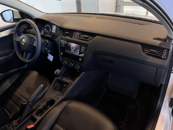 Skoda Octavia III (A7) Рестайлинг с пробегом 2018 года, цена 1 495 000 рублей, 160034 км, лифтбек, Автокод Объявления