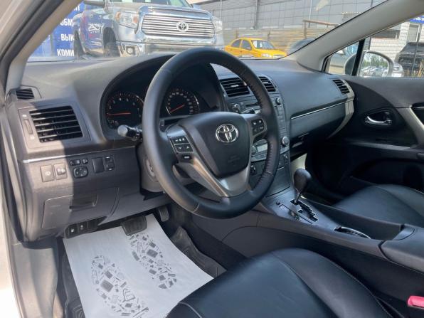 Toyota Avensis III с пробегом 2009 года, цена 1 000 000 рублей, 221580 км, седан, Автокод Объявления