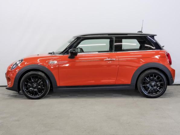 Mini Hatch III (F55/F56) Рестайлинг с пробегом 2021 года, цена 2 990 000 рублей, 11190 км, хэтчбек, Автокод Объявления