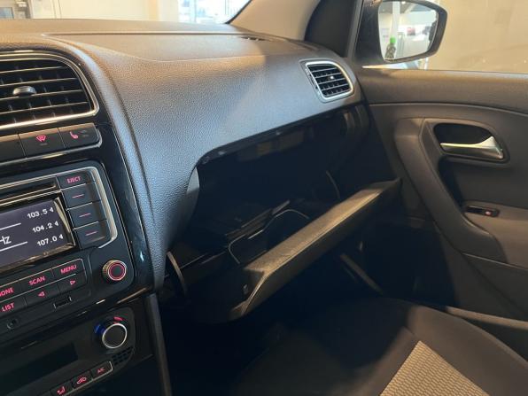 Volkswagen Polo V с пробегом 2014 года, цена 1 045 000 рублей, 94877 км, седан, Автокод Объявления