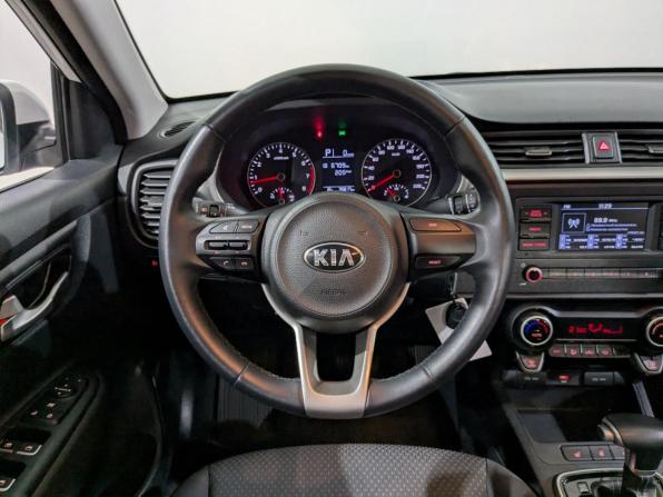 Kia Rio IV Рестайлинг с пробегом 2021 года, цена 1 725 000 рублей, 35810 км, седан, Автокод Объявления