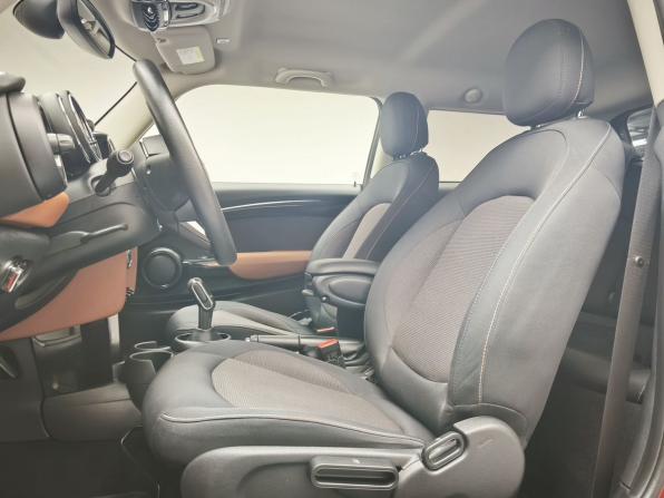 Mini Hatch III (F55/F56) Рестайлинг с пробегом 2020 года, цена 2 294 000 рублей, 54726 км, хэтчбек, Автокод Объявления