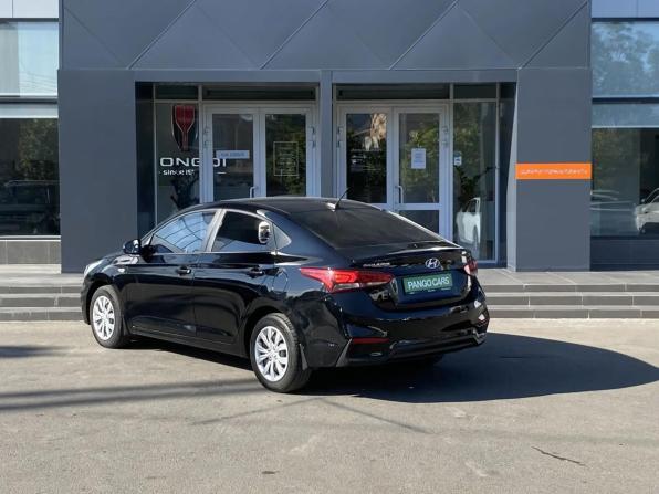 Hyundai Solaris II с пробегом 2018 года, цена 1 095 000 рублей, 107987 км, седан, Автокод Объявления