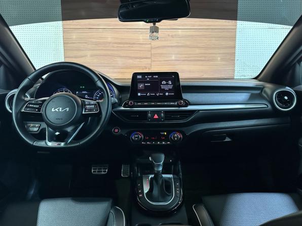 Kia Cerato IV Рестайлинг с пробегом 2022 года, цена 2 899 999 рублей, 35952 км, седан, Автокод Объявления