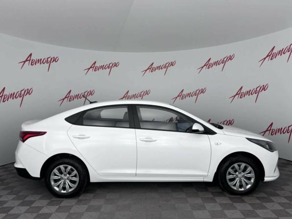 Hyundai Solaris II Рестайлинг с пробегом 2022 года, цена 1 579 000 рублей, 56982 км, седан, Автокод Объявления