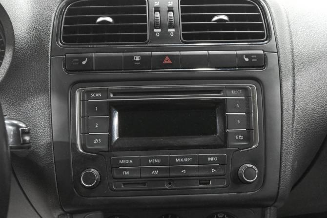 Volkswagen Polo V Рестайлинг с пробегом 2015 года, цена 899 000 рублей, 250000 км, седан, Автокод Объявления