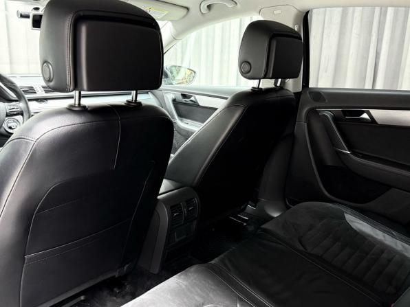 Volkswagen Passat B7 с пробегом 2011 года, цена 1 229 000 рублей, 129835 км, седан, Автокод Объявления