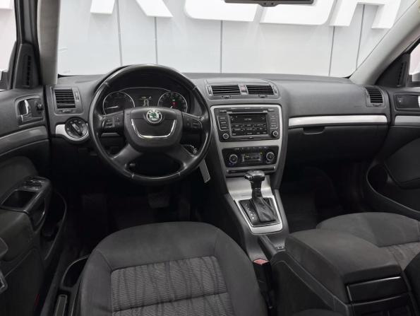 Skoda Octavia II (A5) Рестайлинг с пробегом 2010 года, цена 899 000 рублей, 189437 км, лифтбек, Автокод Объявления