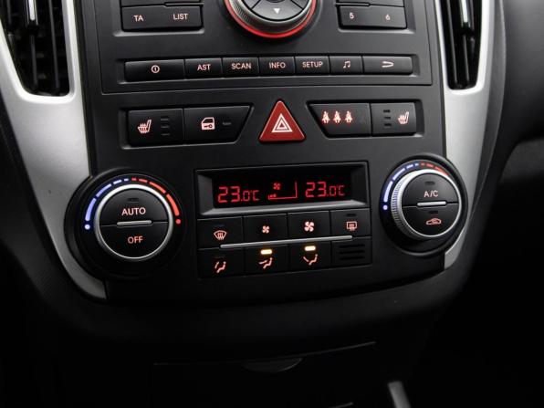 Kia Ceed I Рестайлинг с пробегом 2011 года, цена 900 000 рублей, 175740 км, хэтчбек, Автокод Объявления
