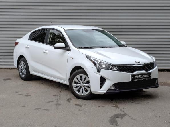 Kia Rio IV Рестайлинг с пробегом 2021 года, цена 1 370 000 рублей, 80362 км, седан, Автокод Объявления