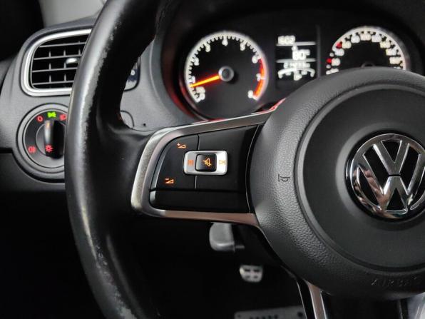 Volkswagen Polo V Рестайлинг с пробегом 2018 года, цена 885 000 рублей, 212000 км, седан, Автокод Объявления