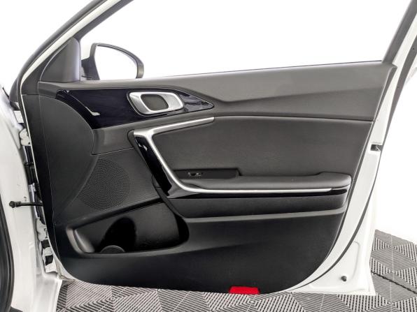 Kia Ceed III Рестайлинг с пробегом 2021 года, цена 2 100 000 рублей, 80578 км, универсал, Автокод Объявления