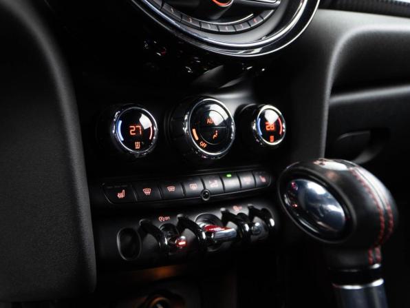 Mini Hatch III (F55/F56) с пробегом 2014 года, цена 1 848 055 рублей, 138663 км, хэтчбек, Автокод Объявления