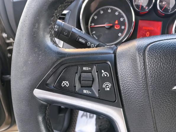 Opel Astra J Рестайлинг с пробегом 2013 года, цена 649 900 рублей, 234000 км, седан, Автокод Объявления