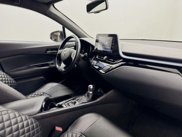 Toyota C-HR I Рестайлинг с пробегом 2019 года, цена 2 232 000 рублей, 140945 км, внедорожник, Автокод Объявления