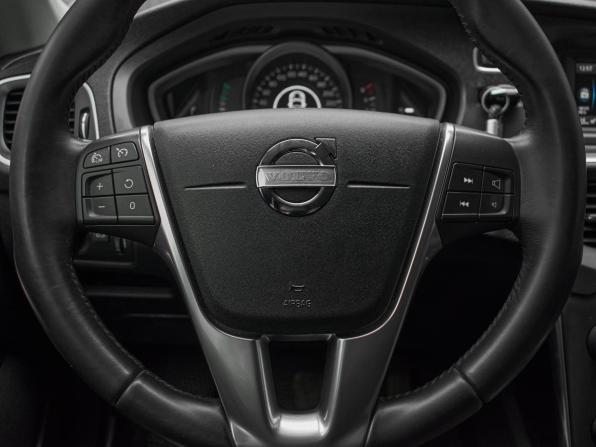 Volvo V40 Cross Country I с пробегом 2014 года, цена 1 650 000 рублей, 106567 км, хэтчбек, Автокод Объявления