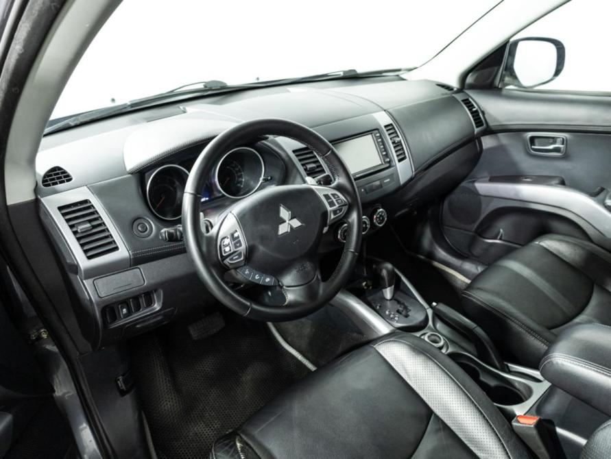 Mitsubishi Outlander II Рестайлинг Санкт-Петербург  - изображение 11