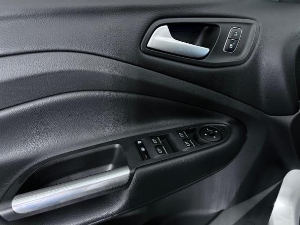 Ford Kuga II Рестайлинг с пробегом 2017 года, цена 1 330 000 рублей, 142500 км, внедорожник, Автокод Объявления