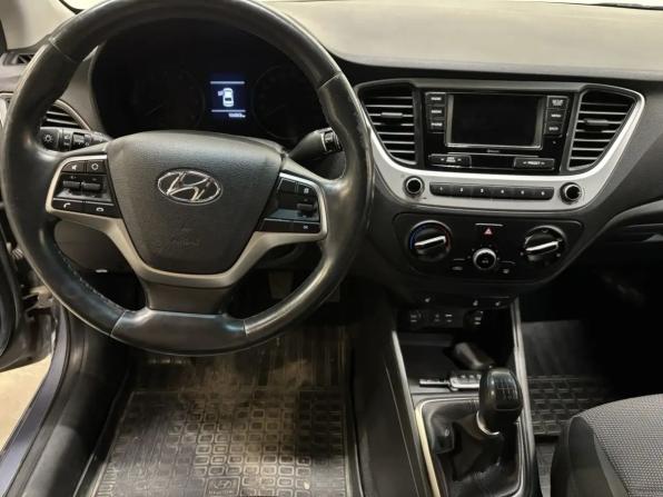Hyundai Solaris II с пробегом 2017 года, цена 1 139 000 рублей, 106500 км, седан, Автокод Объявления