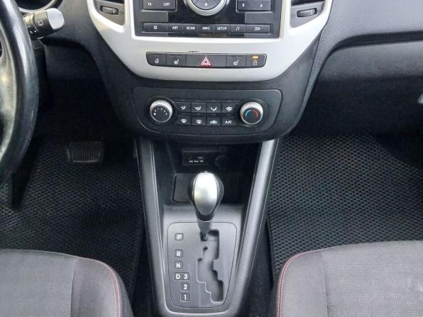 Kia Venga I Рестайлинг с пробегом 2015 года, цена 1 300 000 рублей, 119021 км, компактвэн, Автокод Объявления