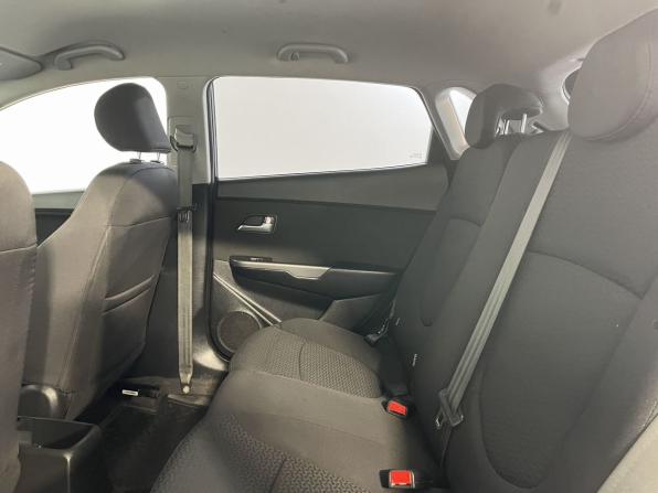 Kia Rio III Рестайлинг с пробегом 2015 года, цена 939 900 рублей, 174000 км, хэтчбек, Автокод Объявления