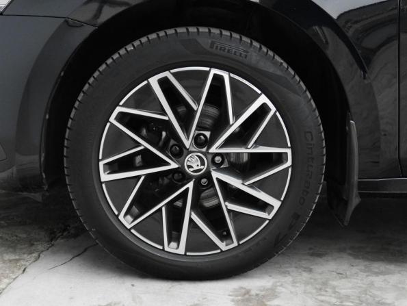Skoda Octavia IV (A8) с пробегом 2021 года, цена 2 099 000 рублей, 76129 км, лифтбек, Автокод Объявления