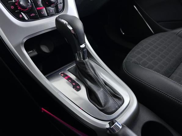 Opel Astra J Рестайлинг с пробегом 2013 года, цена 887 000 рублей, 149536 км, хэтчбек, Автокод Объявления
