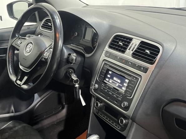 Volkswagen Polo V Рестайлинг с пробегом 2016 года, цена 1 000 000 рублей, 192943 км, седан, Автокод Объявления
