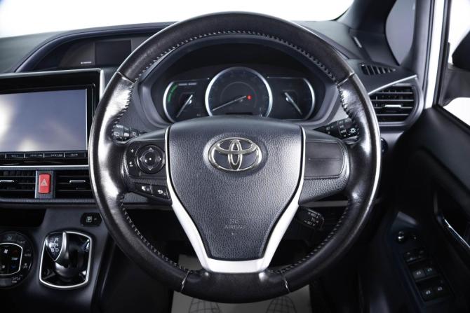 Toyota Voxy III (R80) с пробегом 2014 года, цена 1 799 000 рублей, 149256 км, минивэн, Автокод Объявления
