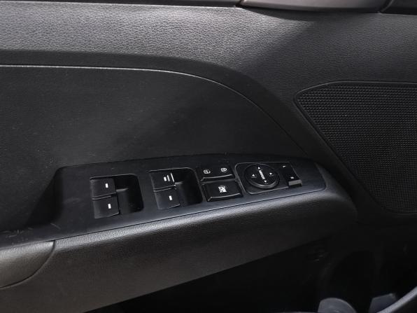 Hyundai Elantra VI (AD) с пробегом 2016 года, цена 1 100 000 рублей, 200192 км, седан, Автокод Объявления