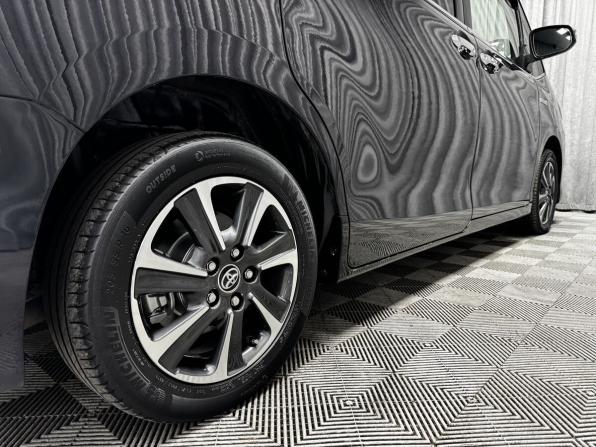Toyota Esquire I с пробегом 2016 года, цена 1 750 000 рублей, 251872 км, минивэн, Автокод Объявления
