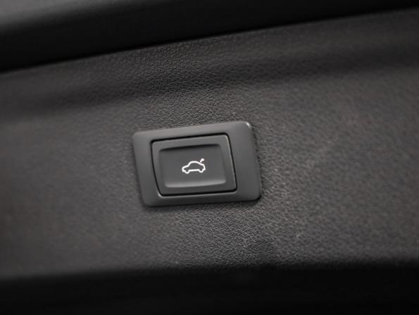 Audi Q3 I (8U) Рестайлинг с пробегом 2018 года, цена 1 799 000 рублей, 195286 км, внедорожник, Автокод Объявления