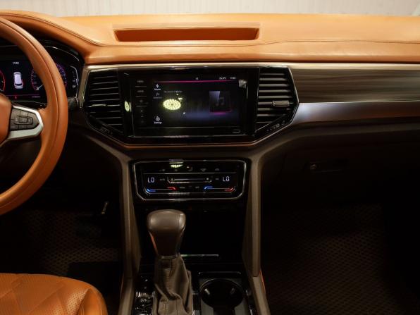 Volkswagen Viloran I с пробегом 2020 года, цена 4 935 000 рублей, 47304 км, минивэн, Автокод Объявления