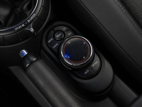 Mini Hatch III (F55/F56) с пробегом 2015 года, цена 1 749 999 рублей, 158997 км, хэтчбек, Автокод Объявления