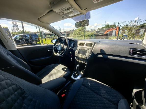 Volkswagen Polo V Рестайлинг с пробегом 2018 года, цена 989 000 рублей, 174000 км, седан, Автокод Объявления