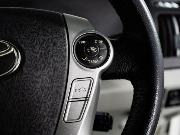 Toyota Prius III (XW30) с пробегом 2010 года, цена 1 100 000 рублей, 163393 км, лифтбек, Автокод Объявления