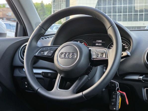 Audi A3 III (8V) Рестайлинг с пробегом 2018 года, цена 1 470 000 рублей, 143142 км, седан, Автокод Объявления