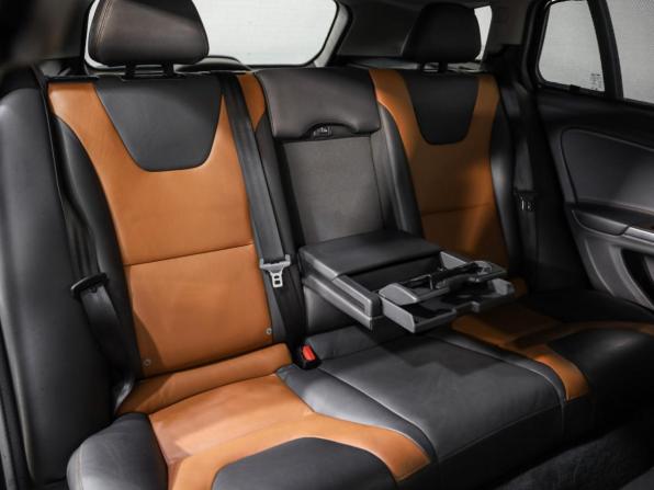 Volvo V60 Cross Country I с пробегом 2015 года, цена 1 949 000 рублей, 197115 км, универсал, Автокод Объявления