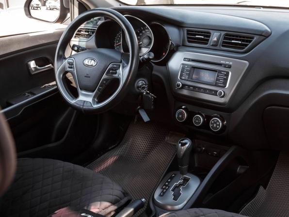 Kia Rio III Рестайлинг с пробегом 2016 года, цена 1 030 000 рублей, 74944 км, седан, Автокод Объявления