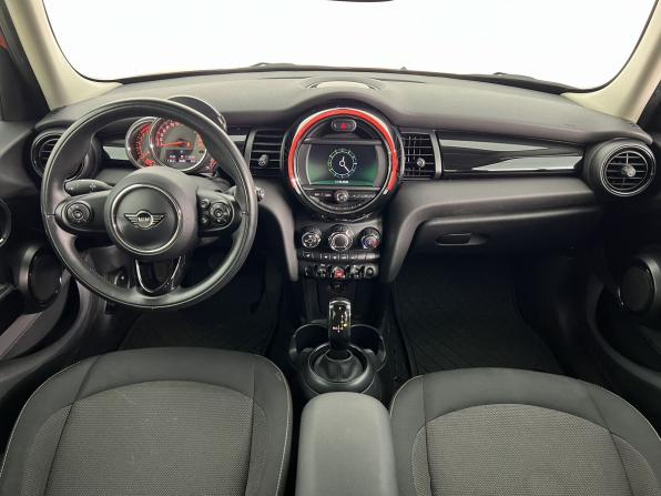 Mini Hatch III (F55/F56) Рестайлинг с пробегом 2018 года, цена 1 950 000 рублей, 40700 км, хэтчбек, Автокод Объявления