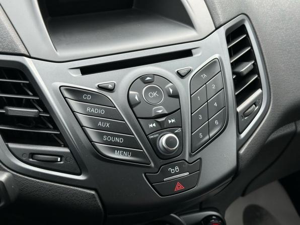 Ford Fiesta Mk6 Рестайлинг с пробегом 2015 года, цена 828 000 рублей, 136100 км, хэтчбек, Автокод Объявления