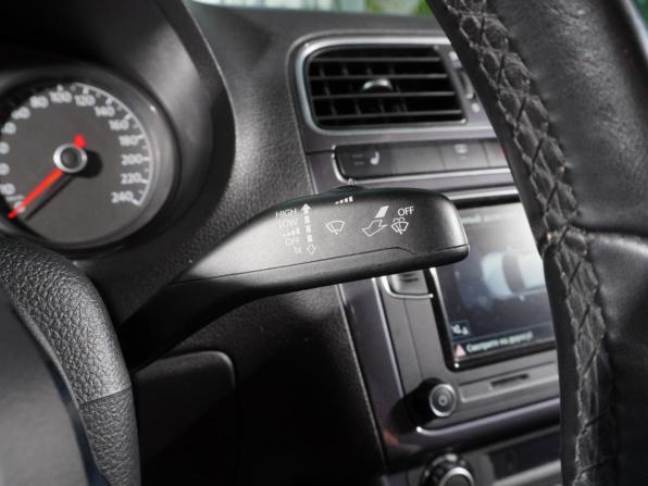 Volkswagen Polo V Рестайлинг с пробегом 2018 года, цена 1 198 000 рублей, 93482 км, седан, Автокод Объявления